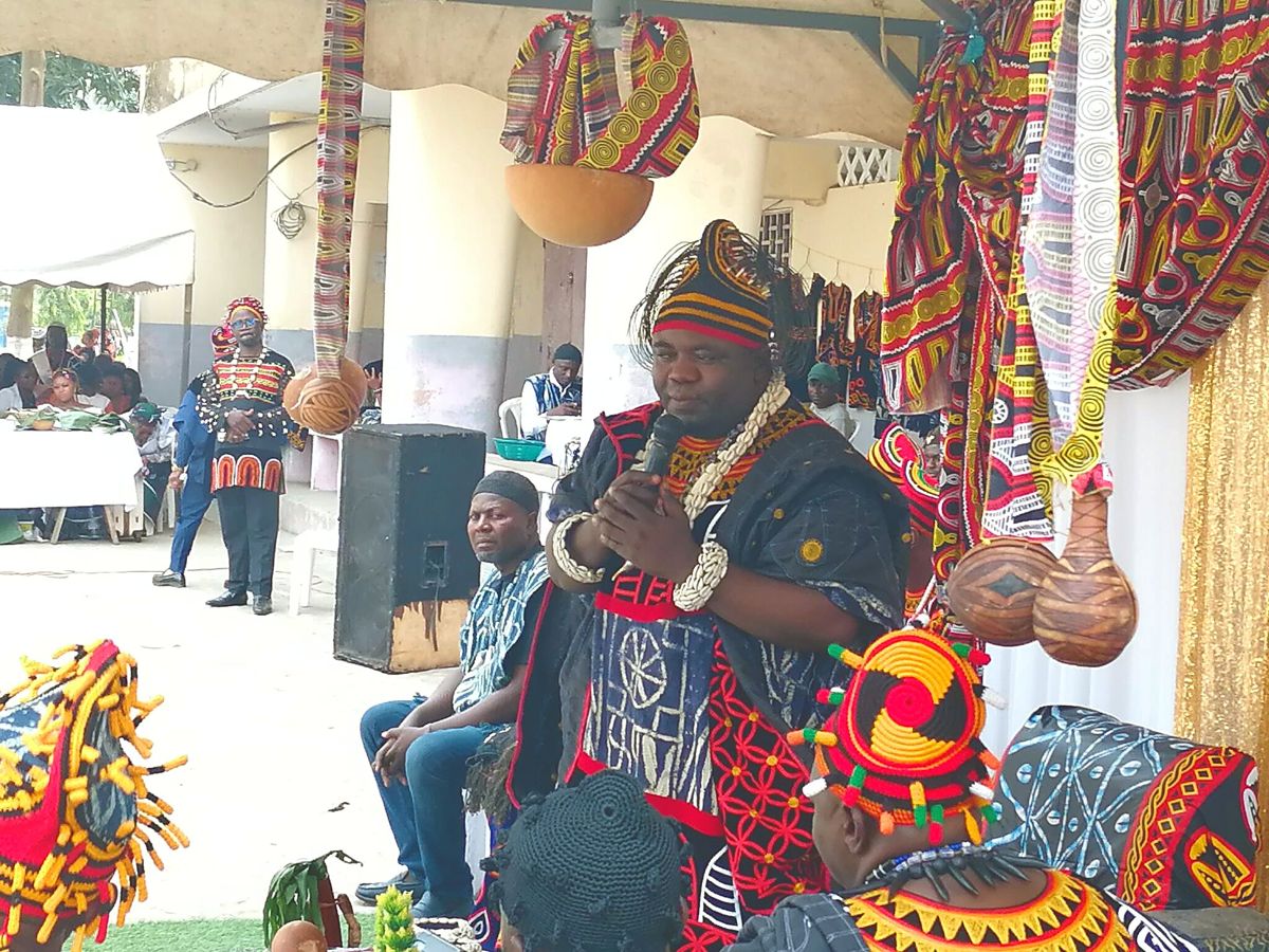 His Royal Highness Fon Mbuh II speaking to the Weh community