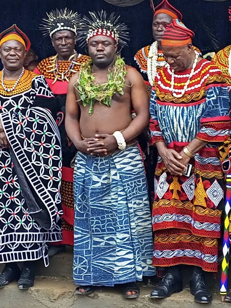 The Fon of Weh among the notables of the fondom.